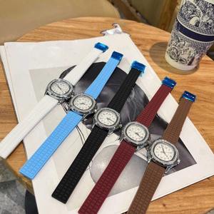 Montre de luxe personnalisée en gros d'usine avec cadran en cristal, design zircon et moissanite, haute qualité, mouvement automatique et à quartz - Product Image 2