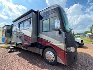 COMPRE un Winnebago A-d-v-e-n-t-u-r-e-r 37F usado del 2014, listo para vender - Product Image 6