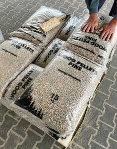 Granulés de bois et granulés de combustible de biomasse Sacs de 15kg - Product Image 1