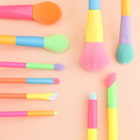 Ensemble de pinceaux de maquillage de 12 pièces avec logo personnalisé, couleur arc-en-ciel, poils synthétiques vegan, manche en plastique, kit de pinceaux de maquillage cosmétique