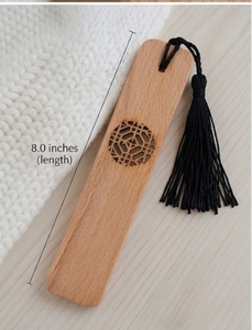 Marcapáginas de Madera Rectangular Grabado con Diseño Minimalista de 3.5 Pulgadas con Borla Negra, Accesorio Decorativo de Lectura - Product Image 2