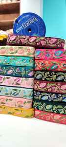 Elegante encaje bordado floral colorido para proyectos de moda, decoración del hogar y artesanía - Product Image 2