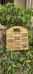 กระเป๋าไม้ไผ่ทำมือสำหรับส่งออกกระเป๋าสตางค์เนื้อสัมผัสสไตล์ฤดูร้อนสำหรับผู้ค้าปลีกและลุคแฟชั่นชายหาดแบบลำลอง - Product Image 3