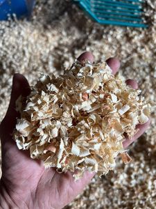 Virutas de madera de pino 100% naturales de buena calidad al mejor precio, virutas de madera para lecho de animales, virutas de madera de pino - Product Image 1