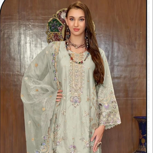 Ropa de tendencia Eid: Organza bordada Shalwar Kameez con trabajo Khatli, emparejado con parte inferior e interior de Santoon opaco - Product Image 1