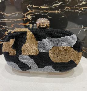 Pochette élégante brodée perlée Sac à main de fête de mariage fait à la main de meilleure qualité pour les femmes Sac de luxe parfait - Product Image 4
