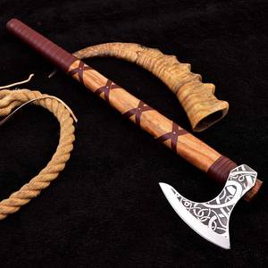 Hacha de Constructor de Acero con Alto Contenido de Carbono Forjada a Mano, Mango de Madera Personalizado OEM, Cabeza Barbuda para Acampar, Funda de Cuero - Product Image 3