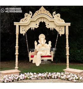 ชิงช้าไม้แกะสลักงานแต่งงานแบบกูจารัต พร้อมลายแกะสลักพระพิฆเนศและม้า ชิงช้าไม้สำหรับทางเข้า ชิงช้างานแต่งงานแบบดั้งเดิม พระพิฆเนศ - Product Image 1