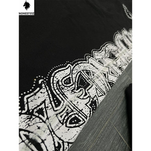 เสื้อฮู้ดดี้ผ้าฝ้ายเฟรนช์เทอร์รี่หนานุ่ม 100% สำหรับฤดูหนาว ตกแต่งด้วยงานปักแบบแอพพลิเค่และแพทช์  สำหรับผู้ชาย  แบบซันเฟด ประดับด้วยคริสตัล - Product Image 3