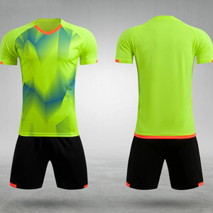 Camiseta de fútbol de la mejor calidad OEM al por mayor, uniformes de equipo transpirables de tamaño personalizado con número, logotipo impreso por sublimación de estilo superior - Product Image 3