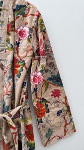 Meilleure qualité veste d'hiver pour femmes longue robe en velours avec manches en coton respirant et imprimé motif animal taille libre - Product Image 3