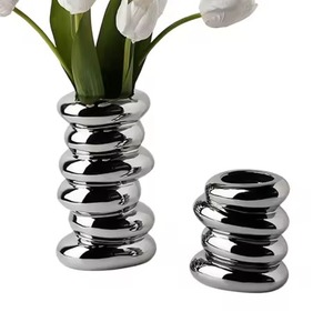 Vase contemporain en métal en fer Pièce maîtresse décorative minimaliste pour la décoration de table et de bureau d'intérieur de maison moderne - Product Image 4