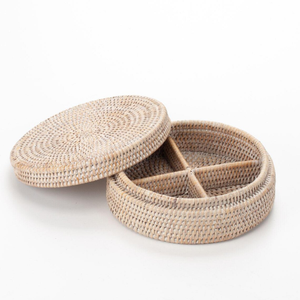 Boîte de rangement ronde en rotin tressé à la main avec compartiments - Product Image 1