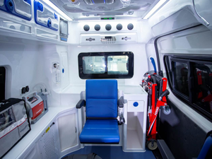 Toyota - Camioneta Médica con Volante a la Derecha para Respuesta a Emergencias con Capacidad de Transporte de Pacientes - Product Image 6