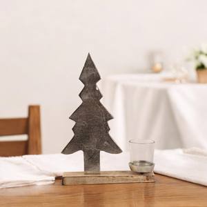 Porte-bougie de Noël en métal rustique avec base en bois, accent artisanal pour les fêtes, décoration de table pour une maison chaleureuse - Product Image 2