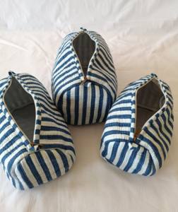 Medium <b>Quilted</b> Cotton <b>Makeup</b> <b>Bag</b> Floral Pattern Travel Cosmetic Carry Pouch Zipper Manufacturer Wholesaler Cosmetic Case - Product Image 4