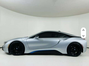 BMW i8 Coupé AWD 2016 / Disponible à la vente avec faible kilométrage, moteur essence, véhicule d'occasion en excellent état et sans accident. Vente flash, conduite à gauche. - Product Image 6