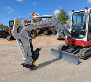 Mini-excavatrice sur chenilles Takeuchi TB335R, 24 CV, capacité de la benne de 3 m, puissance de creusement robuste et durable, travaux routiers, travaux agricoles, construction - Product Image 6