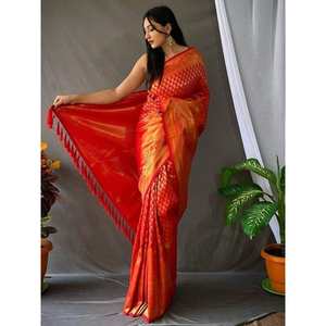 Precioso Sari Tradicional de Seda Kanjivaram Tejida en Color Naranja con Blusa para Bodas - Product Image 4