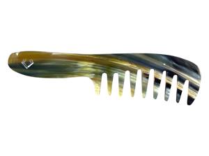 Le peigne en corne artisanal CRAFT EXIM, gravé à la main, pour le soin quotidien des cheveux et une utilisation pour des cheveux lisses - Product Image 5