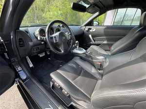 Nissan 350Z Roadster Touring 2009 / Disponible à la vente avec faible kilométrage, moteur essence, véhicule d'occasion en excellent état et sans accident - Offre exceptionnelle - Product Image 2