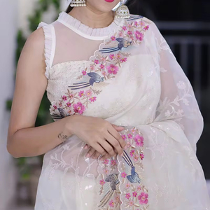 ส่าหรีผ้าโปร่งบางที่สวยงามพร้อมการปักเลื่อมสไตล์ปากีสถานสำหรับงานแต่งงานและงานปาร์ตี้ - Product Image 1