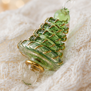 Ornement de Noël en verre fait main à plusieurs niveaux avec accents en or 24 carats et boucle de suspension intégrée |   Décoration d'intérieur de luxe personnalisable - Product Image 2