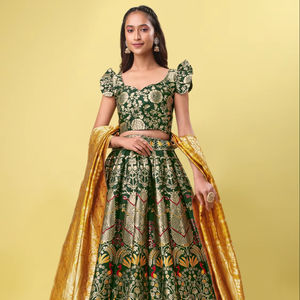 ชุดเลเฮนกา โจลี ผ้าแจ็คการ์ด สำหรับผู้หญิง แบบกึ่งสำเร็จรูป พร้อมผ้าคลุมไหล่และซิปด้านข้าง กระโปรงทรงบาน - Product Image 1