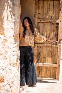 Blusas de Alta Calidad para Mujer al por Mayor, Casuales de Verano con Manga Larga, Encaje, Bordado, Cuello en V, Transpirables, Ecológicas y 100% de Algodón - Product Image 4