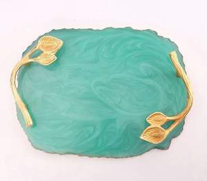 Bandeja de servicio de mármol y resina hecha a mano de la mejor calidad con mango de metal ecológico para la decoración del hogar y la boda - Product Image 6