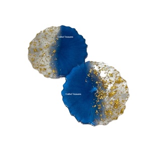 Magnifiques sous-verres Ensemble de 4 sous-verres au design fantastique Résine noire et blanche Taille et forme personnalisées Coaste - Product Image 2