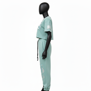 Ensemble haut court et pantalon de survêtement en molleton de coton brossé vert menthe premium 300 GSM pour femme avec empiècements logo appliqués - Ensembles pour femme - Product Image 3