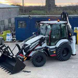 Chargeur rétrocaveuse Hidromek 102B d'occasion et neuf avec chargeur frontal, avec godet à traction 4x4 inclus en stock - Product Image 1