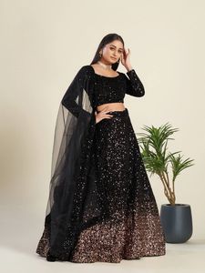 Último diseñador Heavy Velvet Bordado Secuencia Borde Trabajo Lehenga Choli Por Fab Zone - Product Image 5