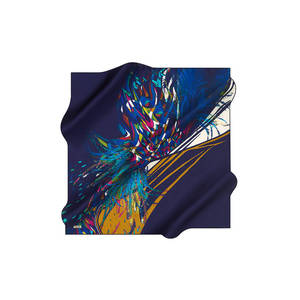 Écharpe carrée en crêpe de soie satinée imprimée numériquement 90x90 - Product Image 1