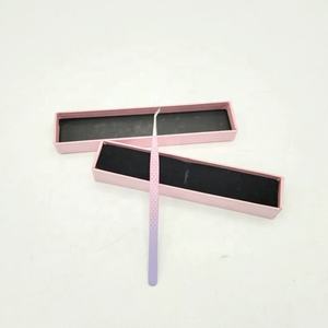 Pince à cils 45 degrés avec logo personnalisé Étiquette personnalisée enduite de poudre rose violet à pointe polie en acier inoxydable durable - Product Image 3