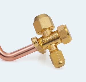 Vanne d'accès premium 1/4 série L en laiton cuivre filetage 7/16-20 45 degrés SAE 23G tube 1200 PSI BrassBlizz - Product Image 4