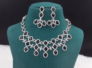 Ensemble collier et boucles d'oreilles en pierre AD de luxe pour femmes à la mode bijoux AD pour fiançailles festivals et célébrations - Product Image 2