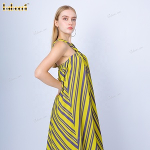 Ensemble pour femme en viscose à rayures 4.0, sans manches, col en V, avec ourlet brodé à la main, écologique, respirant, certifié OEKO-TEX et ignifuge - Product Image 5