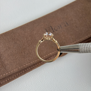 Bague en diamant de culture en taille coussin champagne par Alice - Product Image 2