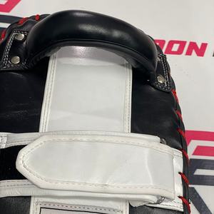 Nouvelles protections de frappe thaïlandaises Fairtex KPLC5 de conception professionnelle, personnalisées, pour arts martiaux et entraînement de Muay Thai - Product Image 5