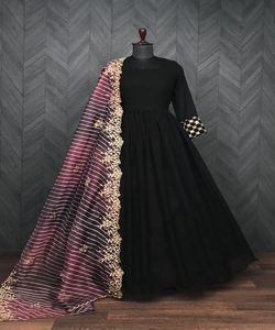 Dernières tenues de soirée Designer Festival Wear Lin Filet de soie Salwar Kameez Dupatta Travail brodé Diamant Travail Patiyala Indien Ethnique - Product Image 1