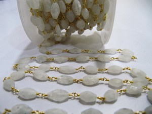 Chaîne de chapelet perlé à facettes ovale en pierre de lune arc-en-ciel blanc naturel - Product Image 4