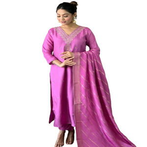 Boda y compromiso especial estilo pakistaní y musulmán Salwar Kameez para productos paquistaníes hechos en India - Product Image 1