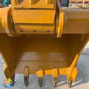 Excavatrice d'occasion CAT320D2L, moteur 112KW, modèle 2023, capacité de la benne de 1m, 1196 heures, bon état - Product Image 4