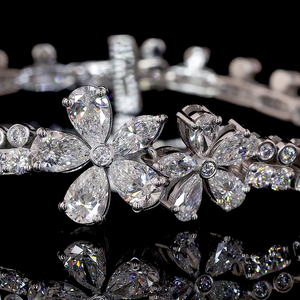 14K oro blanco laboratorio cultivado diamante floral racimo pulsera - Product Image 3