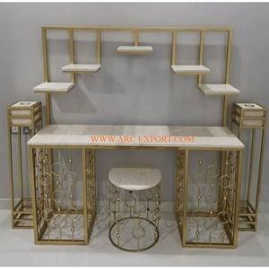 Marco de latón metálico de la mejor calidad con parte superior de mármol Centros de mesa de decoración del hogar Diseño atractivo Logotipo personalizado Centro de mesa de metal - Product Image 1