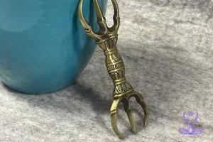 Trishul en laiton pur artisanal, sculpture religieuse, plaqué or poli, œuvre d'art métallique haut de gamme, décoration intérieure - Product Image 5