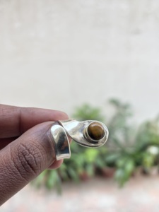 Bague en argent sterling faite à la main personnalisée avec œil de tigre, pierre taillée, toutes tailles, forme, mariage, qualité 3A, classique, vintage, sertie de pierres - Product Image 3