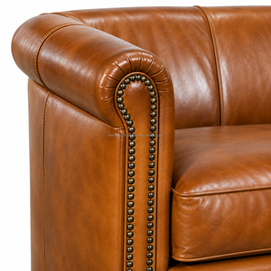 Sofá de 2 Plazas de Cuero Genuino, Sofá de Cuero de Lujo con Brazos Enrollados, Detalles con Tachuelas, Mueble Clásico para Sala de Estar u Hotel, Hecho en EE. UU. - Product Image 4